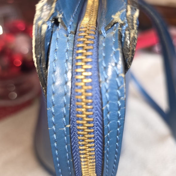 Vintage Authentic Louis Vuitton Blue Epi Saint Jacques Shoulder Bag - Picture 6 of 16